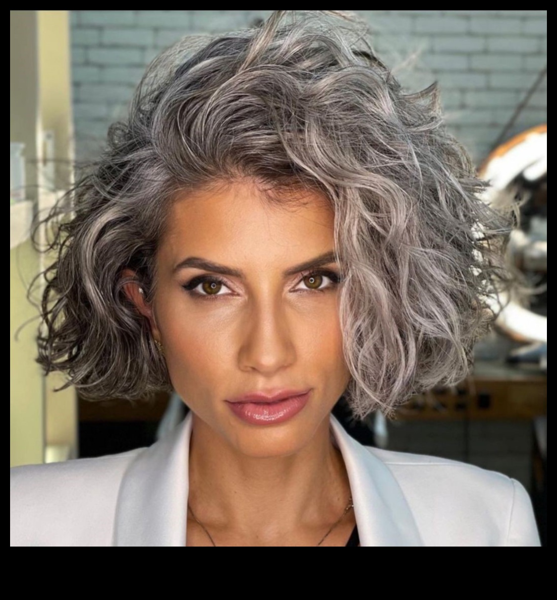 Wavy Chic, elegant și sofisticat, inspirații pentru păr ondulat 15 Wavy Chic: inspirații elegante și sofisticate pentru păr ondulat