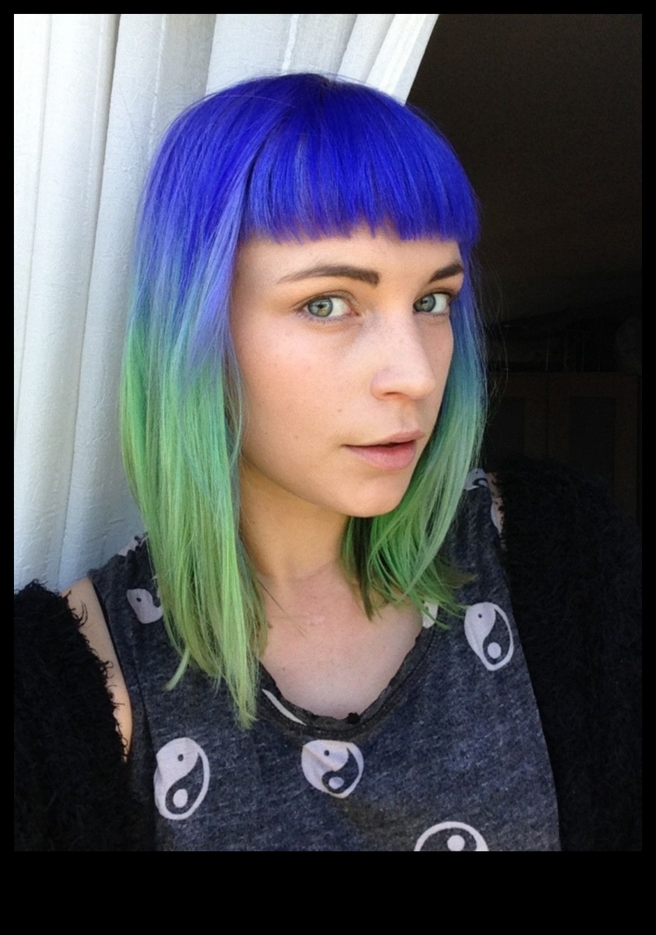 Albastrul și verdele electric Electrizează-ți aspectul cu o culoare futuristă a părului 3 Electric Blues and Greens: Idei futuriste de culoare a părului