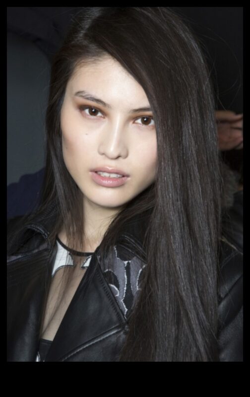 Dezvăluirea misterului: cum celebritățile își mențin părul perfect