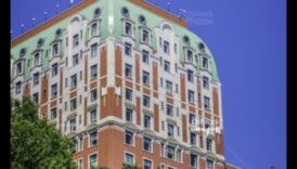 Eleganța urbană în mișcare: strălucirea fotografiei arhitecturale