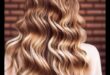 Valuri fără efort: obținerea aspectului blond perfect pentru plajă